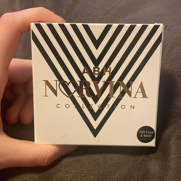 🪿Brand New 3 piece Makeup bundle! - Picture 3 of 8